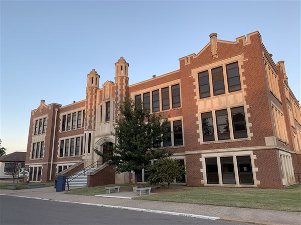 El Reno High School - West Entrance to Main High School Campus Building (10/30/2019 - Credits: Breanna Shellhorse (Intern))