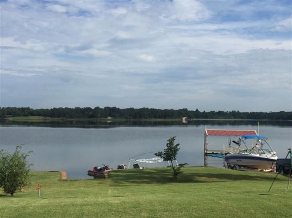 Shawnee Twin Lakes (10/20/2020 - Credits: Visit Shawnee / Stacy Cramer Moore)