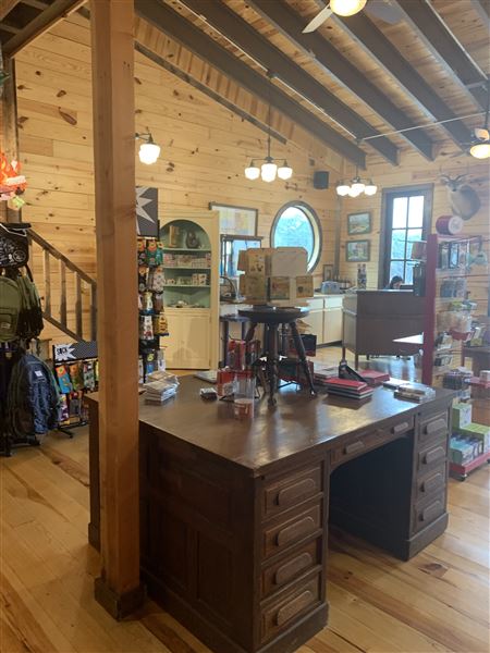 Grateful Head Pizza & Gift Shoppes (3/22/2022 - Credits: Charity O'Donnell)