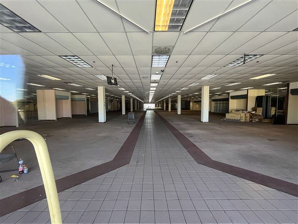 Arrowhead Mall (10/21/2024 - Credits: Bryce Marshall)