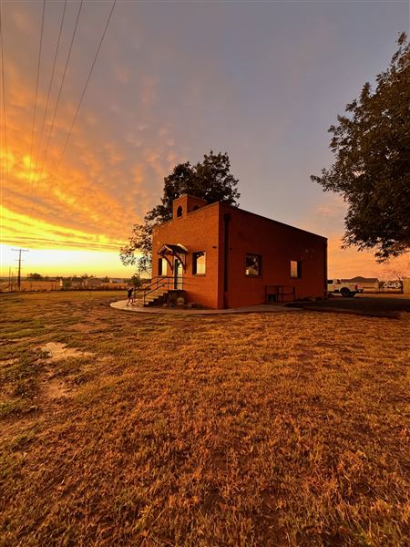 Oklahoma Schoolhouse (3/1/2025 - Credits: Kacey Gilpin Photography)