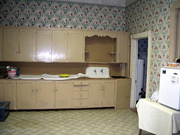 Upstairs Apartment 208 (2/2/2009)