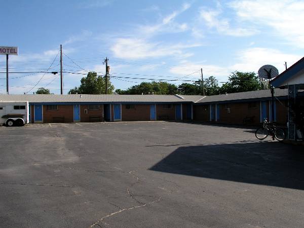 Skyliner Motel (2/9/2009)