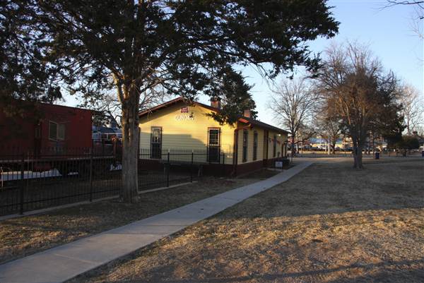 Duncan Rock Island Train Depot Museum and Gift Shop (4/24/2014)