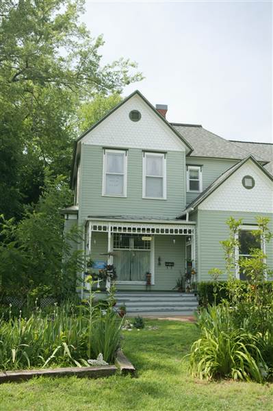 Guthrie Wooden Homes (1/23/2015 - Credits: Ackerman McQueen - 2006)