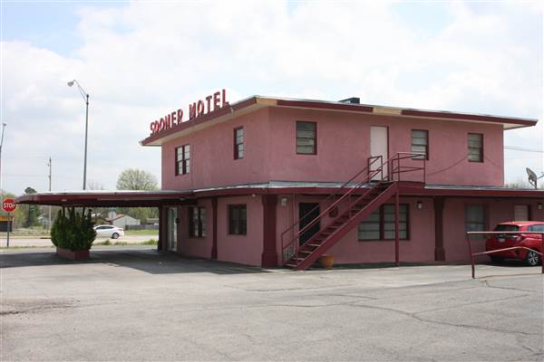 Sooner Motel (4/2/2015 - Credits: Yousef Kazemi)