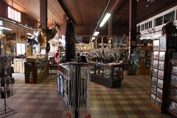 Simpson's Old Time Museum and Skeleton Creek Productions (11/28/2016 - Credits: Yousef Kazemi)