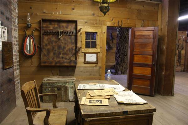 Simpson's Old Time Museum and Skeleton Creek Productions (11/28/2016 - Credits: Yousef Kazemi)