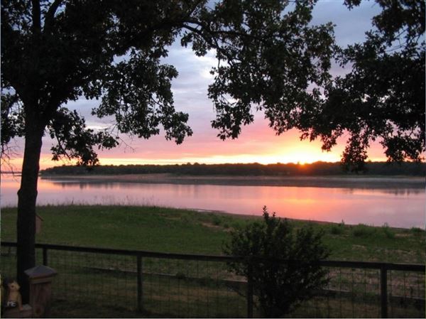 Shawnee Twin Lakes (10/20/2020 - Credits: Visit Shawnee / Stacy Cramer Moore)