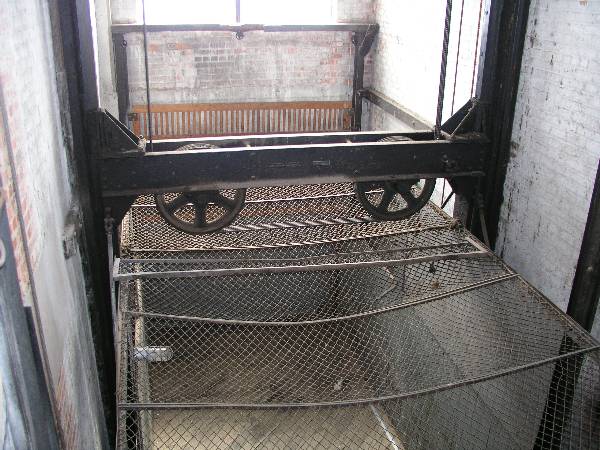 Salyer Building (6/5/2009)