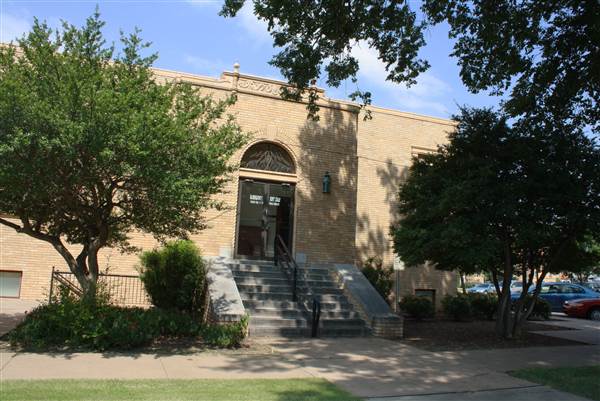 Ponca City Library (7/29/2013 - Credits: Lori Henderson)