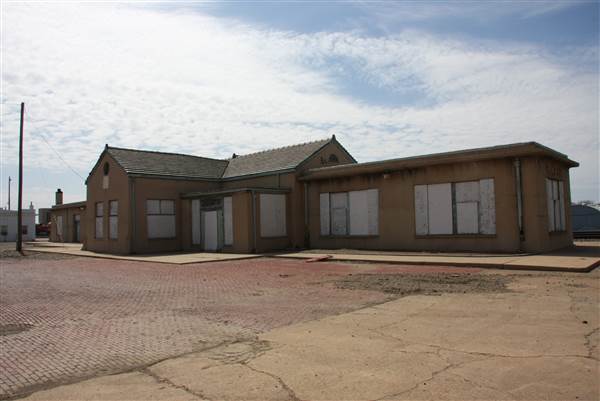 Ponca City Santa Fe Train Depot (4/24/2014 - Credits: Yousef Kazemi)