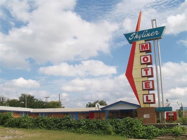 Skyliner Motel (7/21/2014 - Credits: Oklahoma Tourism - TravelOK)
