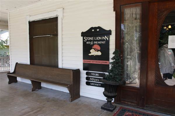 Stone Lion Inn Bed and Breakfast Guthrie (9/11/2014)