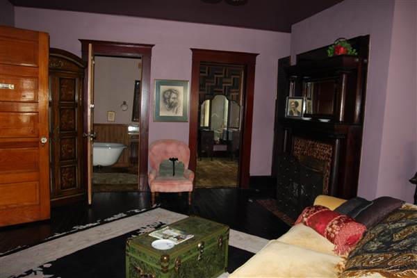 Stone Lion Inn Bed and Breakfast Guthrie (9/11/2014)