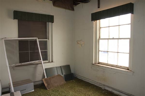 Vacant Offices - Woodward (12/10/2014 - Credits: Yousef Kazemi)
