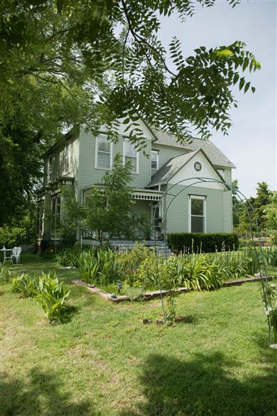 Guthrie Wooden Homes (1/23/2015 - Credits: Ackerman McQueen - 2006)