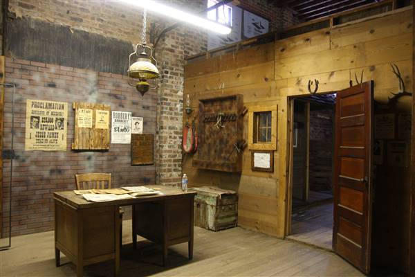 Simpson's Old Time Museum and Skeleton Creek Productions (11/28/2016 - Credits: Yousef Kazemi)