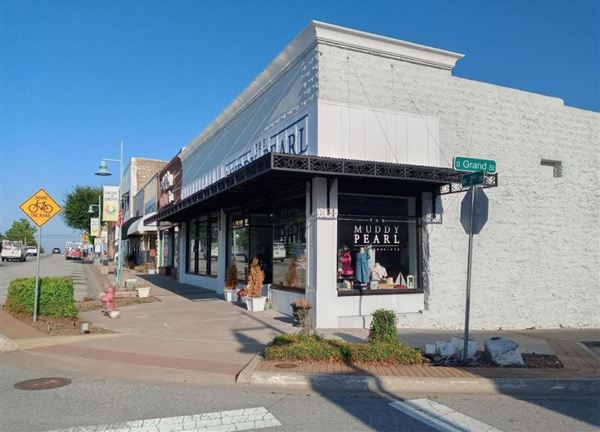 Downtown Grove (8/26/2021 - Credits: Grove Area Chamber of Commerce)