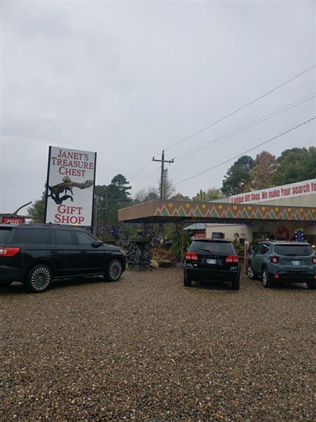Janet's Treasure Chest Gift Shop (10/28/2022 - Credits: Provided By Owner)