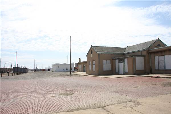Ponca City Santa Fe Train Depot (4/24/2014 - Credits: Yousef Kazemi)