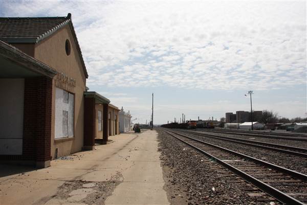 Ponca City Santa Fe Train Depot (4/24/2014 - Credits: Yousef Kazemi)