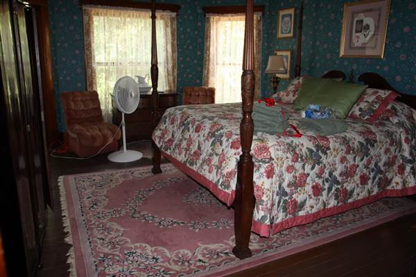 Stone Lion Inn Bed and Breakfast Guthrie (9/11/2014)