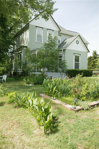 Guthrie Wooden Homes (1/23/2015 - Credits: Ackerman McQueen - 2006)