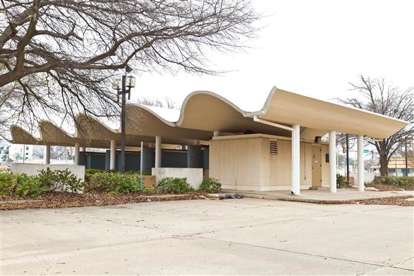 Abandoned Bank Drive-Thru (3/13/2015 - Credits: Layne Inselman)