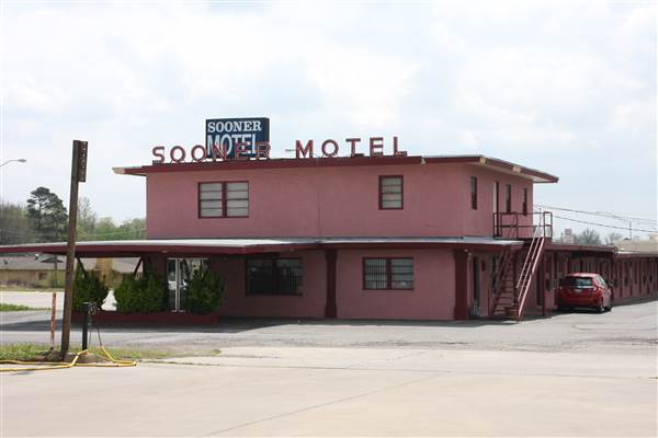 Sooner Motel (4/2/2015 - Credits: Yousef Kazemi)