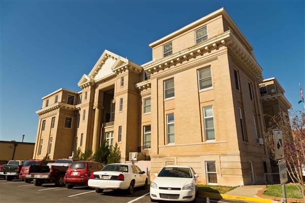 Logan County Courthouse (4/16/2015 - Credits: Layne Inselman)