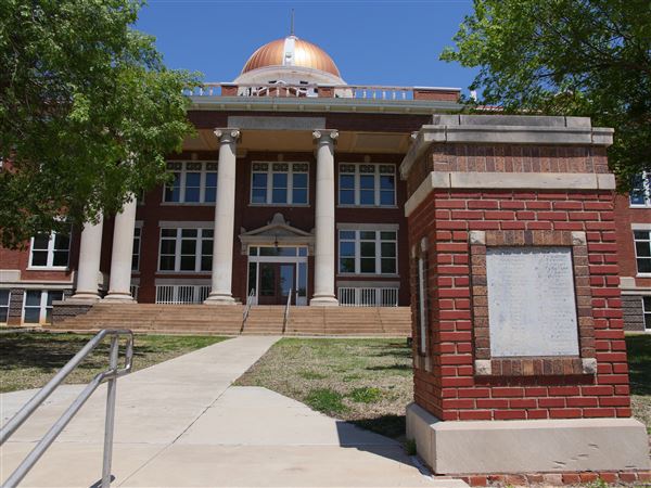 Lawton City Hall (Old High School) (4/24/2018 - Credits: Yousef Kazemi)