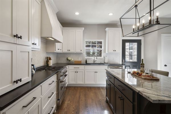 Maple Ridge- Bungalow charm/with carriage house (12/21/2020 - Credits: VAST Media)