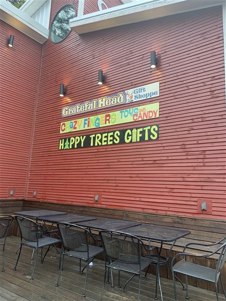 Grateful Head Pizza & Gift Shoppes (3/22/2022 - Credits: Charity O'Donnell)