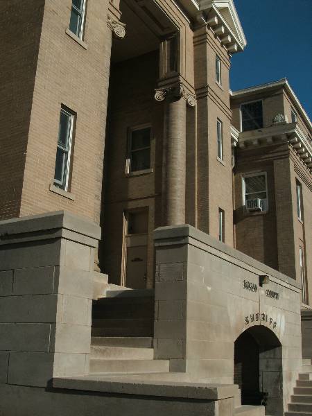 Logan County Courthouse (5/26/2009)