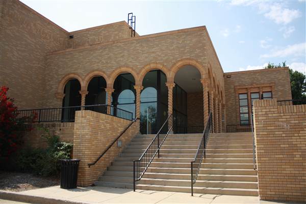 Ponca City Library (7/29/2013 - Credits: Lori Henderson)
