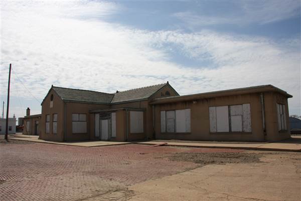 Ponca City Santa Fe Train Depot (4/24/2014 - Credits: Yousef Kazemi)