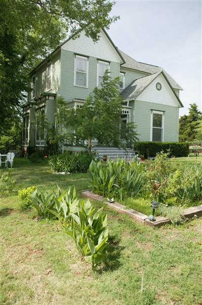 Guthrie Wooden Homes (1/23/2015 - Credits: Ackerman McQueen - 2006)