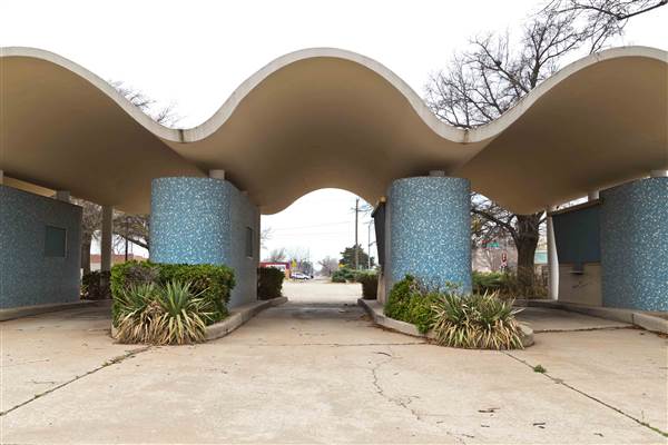 Abandoned Bank Drive-Thru (3/13/2015 - Credits: Layne Inselman)