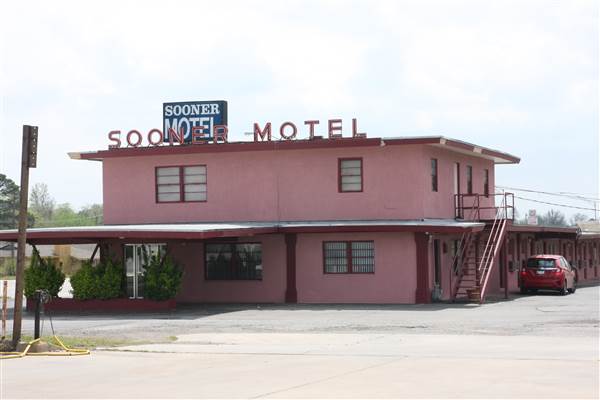Sooner Motel (4/2/2015 - Credits: Yousef Kazemi)