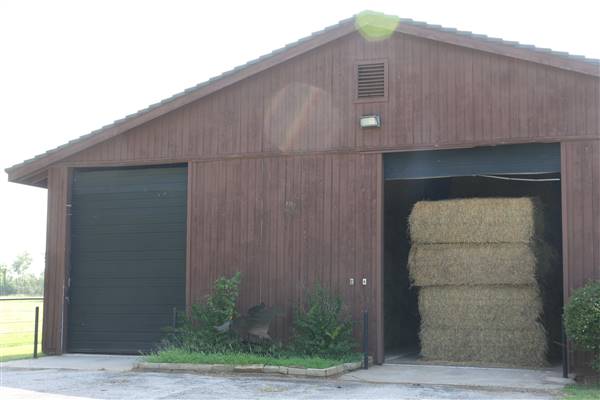 NFL Farms - Barn near circle drive (7/2/2015 - Credits: Yousef Kazemi)
