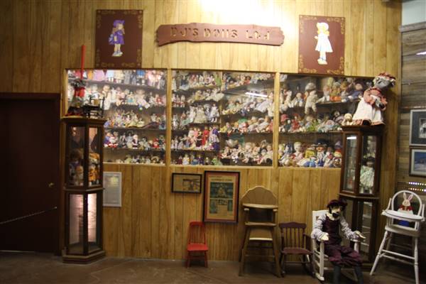 Simpson's Old Time Museum and Skeleton Creek Productions (11/28/2016 - Credits: Yousef Kazemi)