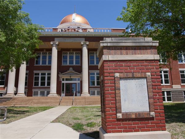 Lawton City Hall (Old High School) (4/24/2018 - Credits: Yousef Kazemi)
