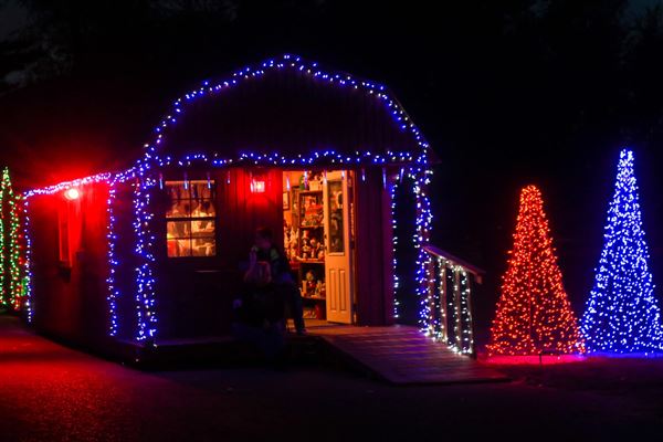 Christmas at Crystal Beach Park (1/31/2022 - Credits: Photos by numerous photographers including JDawn1982)