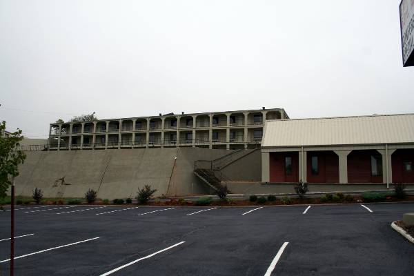 Garden Inn and Suites (2/5/2009)