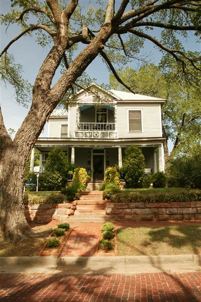 Guthrie Wooden Homes (1/23/2015 - Credits: Ackerman McQueen - 2006)