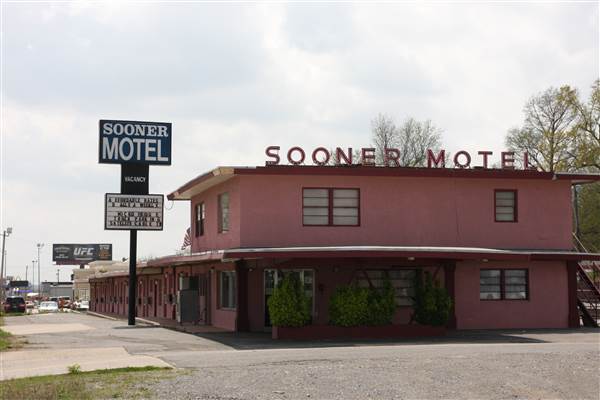 Sooner Motel (4/2/2015 - Credits: Yousef Kazemi)