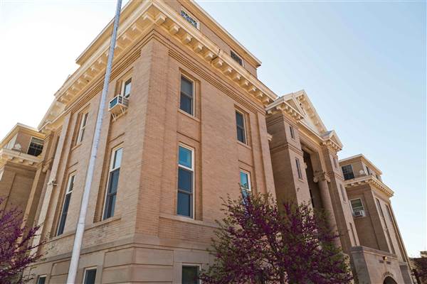 Logan County Courthouse (4/16/2015 - Credits: Layne Inselman)