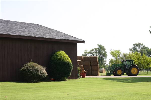 NFL Farms - Barn near circle drive (7/2/2015 - Credits: Yousef Kazemi)