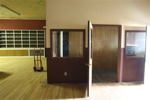Oklahoma Flower Shop (Warehouse Space) - 2nd Floor Space - These were used as police/detective offices for a film (8/19/2016 - Credits: Yousef Kazemi)